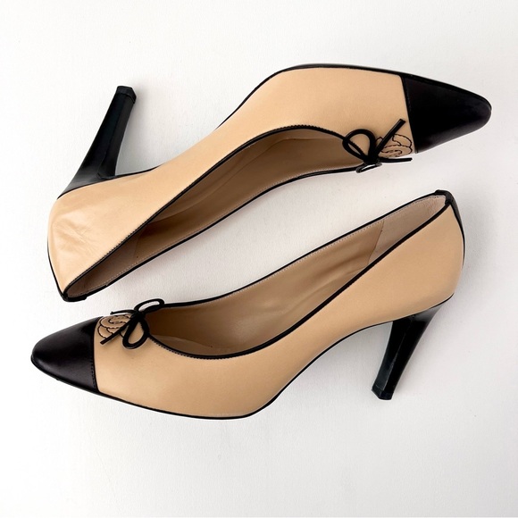 New CHANEL | Beige and Black Cap Toe Pumps Interlocking CC Logo with Bow EU 38.5 - Picture 11 of 16